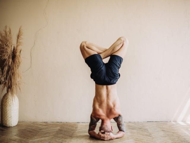 How To Do A Headstand – A Step By Step Guide